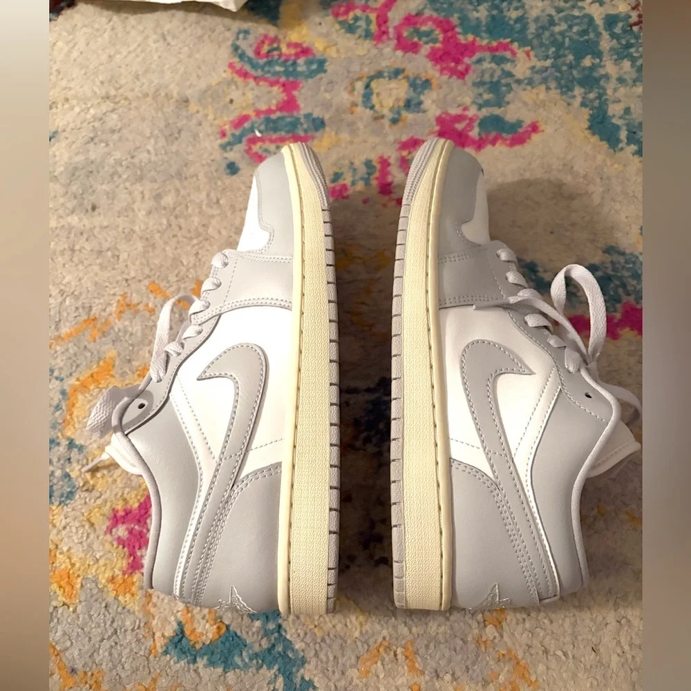 Nike “Smoke Grey” Jordan 1 lows. Size 9 - Picture 6 of 7